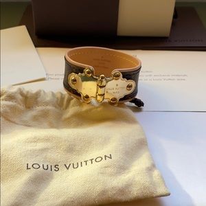 Louis Vuitton save it monogram 19